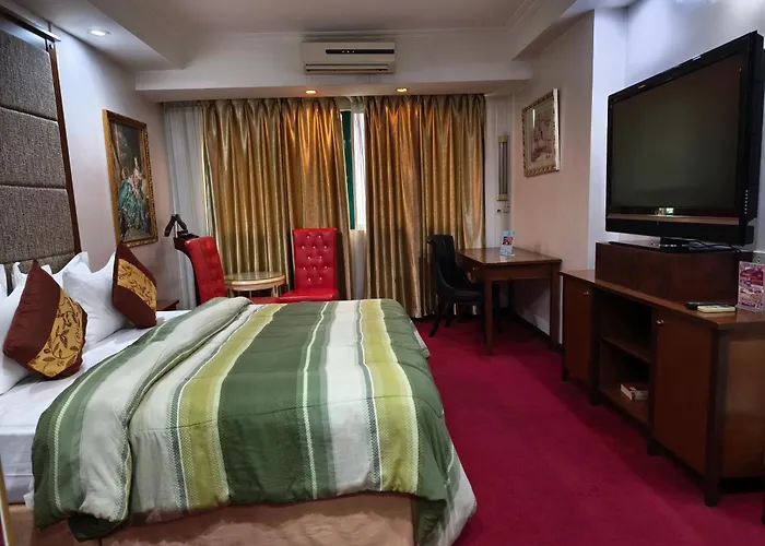Lido De Paris 4* Manila